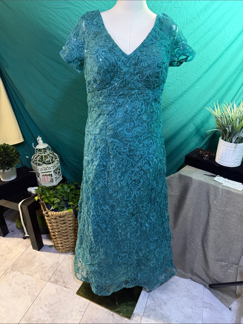 Teal Lace V-Neck Maxi Dress with Short Sleeves